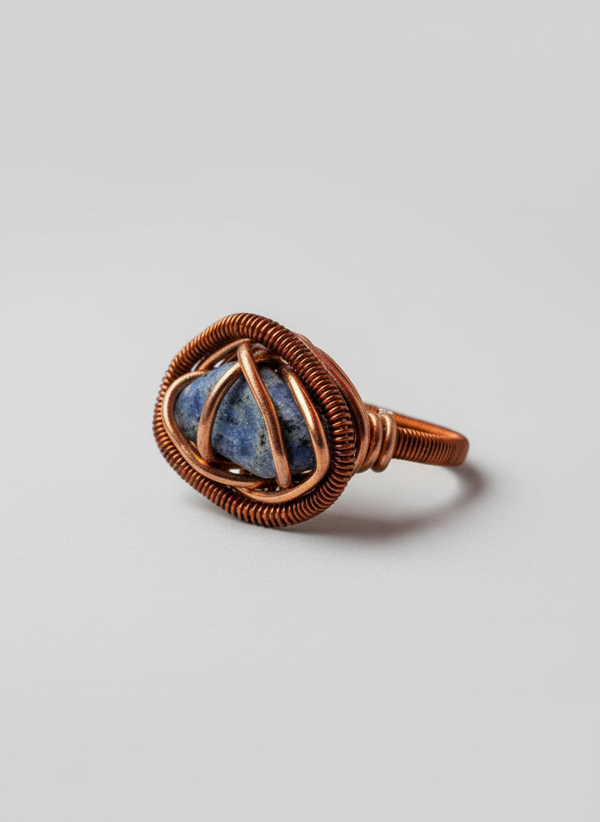 Handgefertigter Sodalith-Ring – Ein Unikat aus Kupferdraht & Naturstein